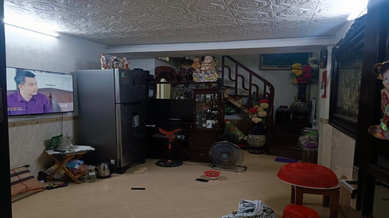 CHO THUÊ NHÀ NGÕ Ô TÔ TÂN MAI, 60M2, 2 TẦNG, 2 NGỦ, Ở GĐ, NHÓM ĐI LÀM 6 NGƯỜI.